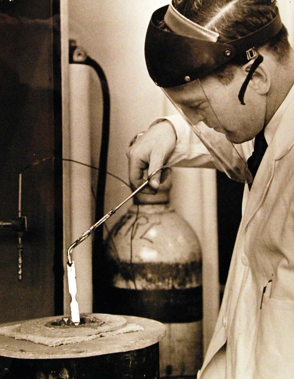 Metal powder particles of the type used to produce biocompatible MIM materials for medical device components